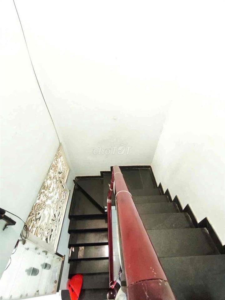 nhà đẹp đ 53 /1 lầu 2pn2wc hẻm ba gác có sân rộng