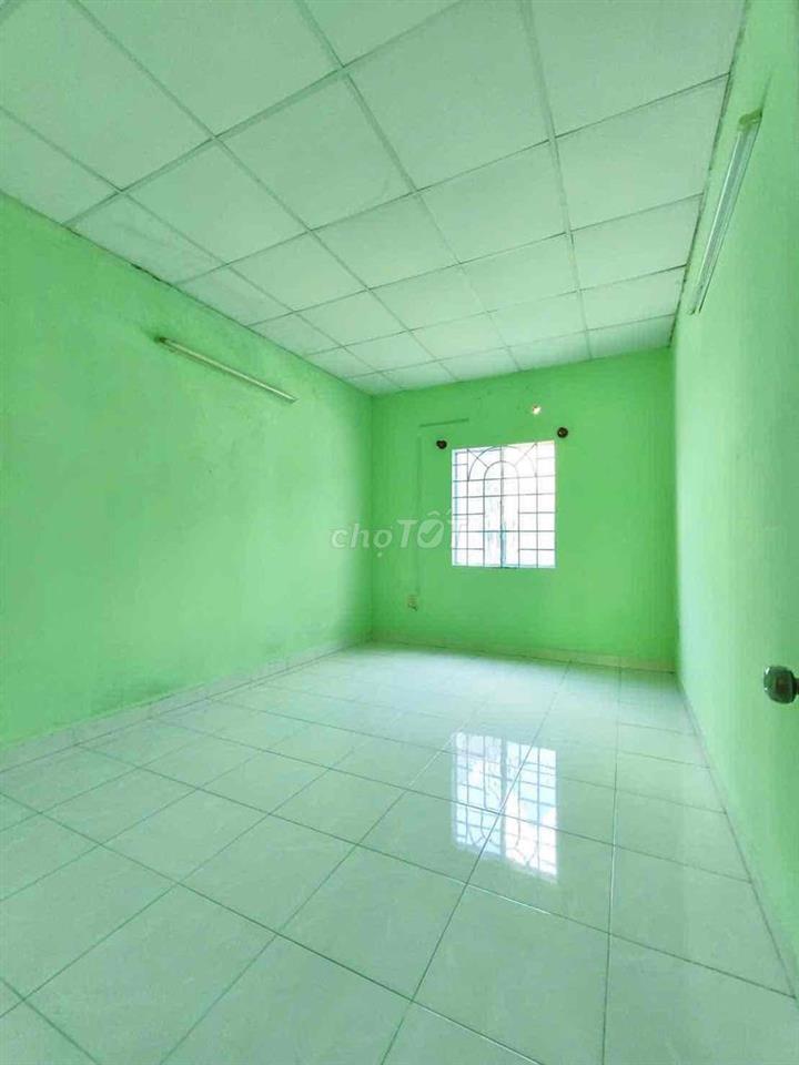 nhà đẹp đ 53 /1 lầu 2pn2wc hẻm ba gác có sân rộng