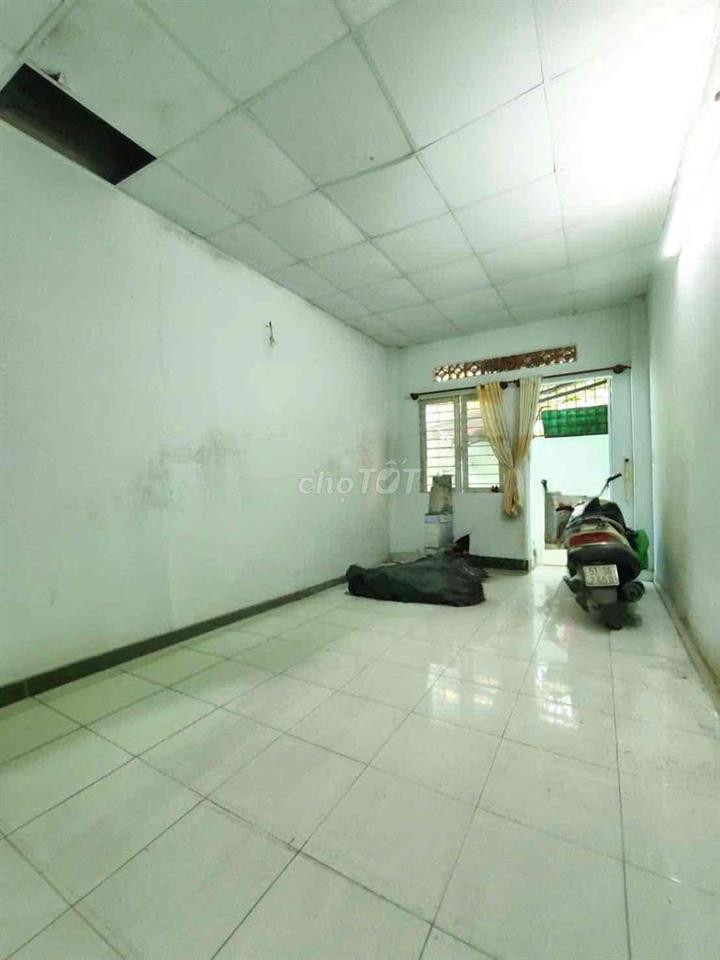 nhà đẹp đ 53 /1 lầu 2pn2wc hẻm ba gác có sân rộng