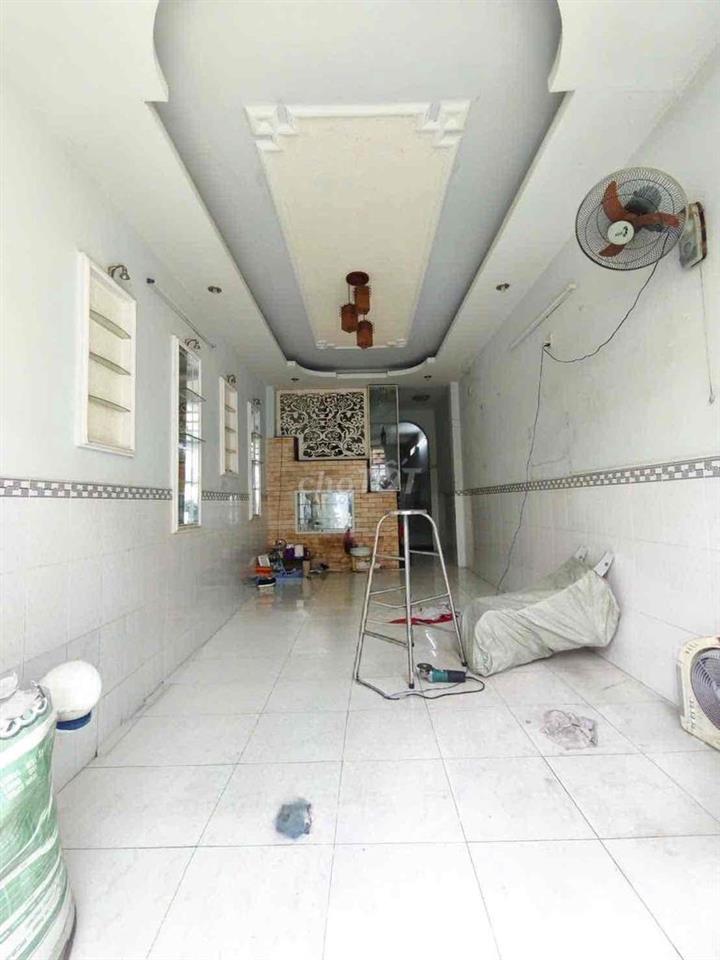nhà đẹp đ 53 /1 lầu 2pn2wc hẻm ba gác có sân rộng