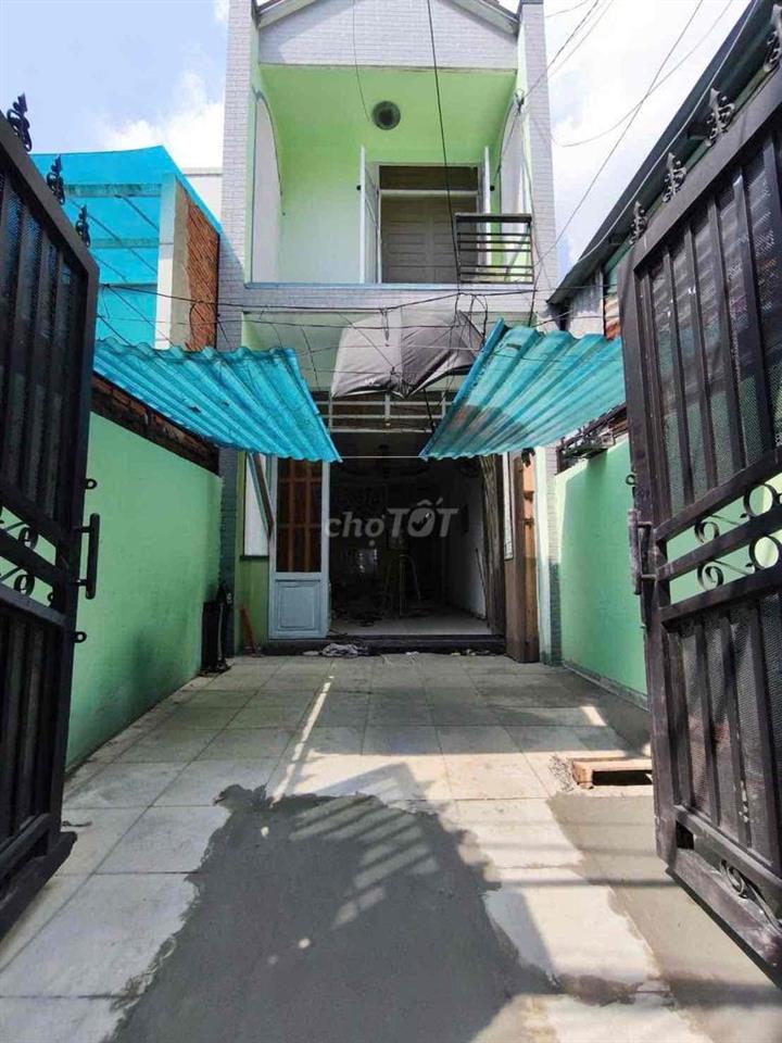 nhà đẹp đ 53 /1 lầu 2pn2wc hẻm ba gác có sân rộng
