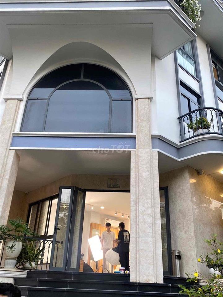 góc 2 mặt tiền nguyên sàn full nội thất Vạn Phúc City
