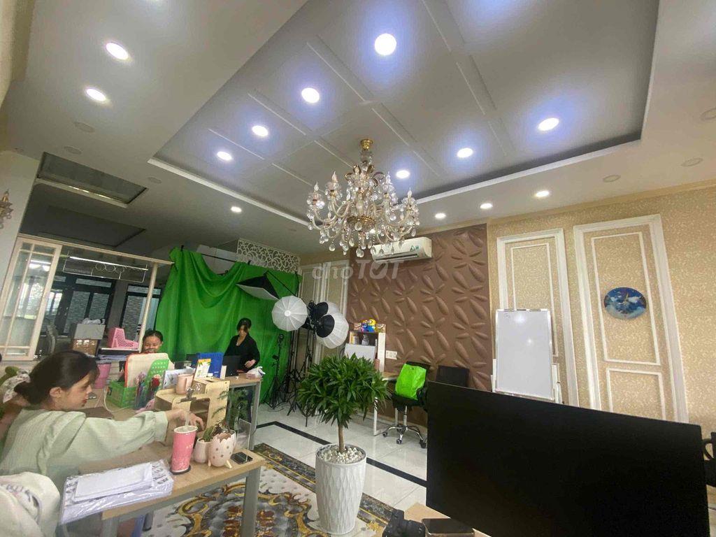nguyên sàn tầng trệt khu đô thị Vạn phúc