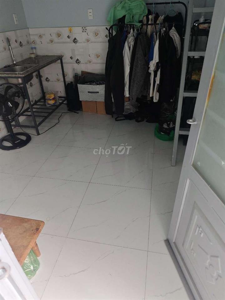 Mình tùm bạn nam sinh viên ở ghép ạ