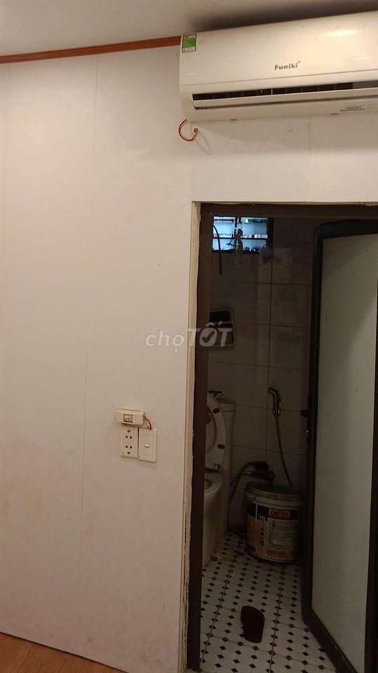 Còn hai phòng tầng 2 cho thuê có vệ sinh riêng bếp 