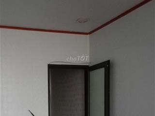 Còn hai phòng tầng 2 cho thuê có vệ sinh riêng bếp 