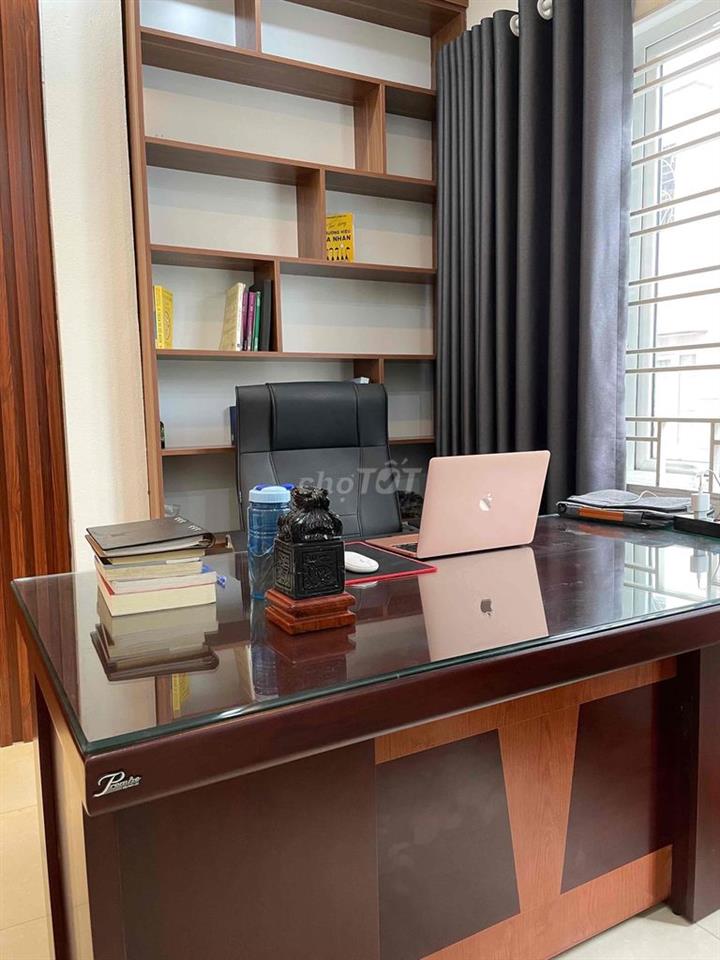 Toà văn phòng 5 tầng đường to trung tâm full tiện ích