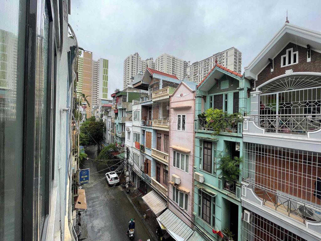 Toà văn phòng 5 tầng đường to trung tâm full tiện ích