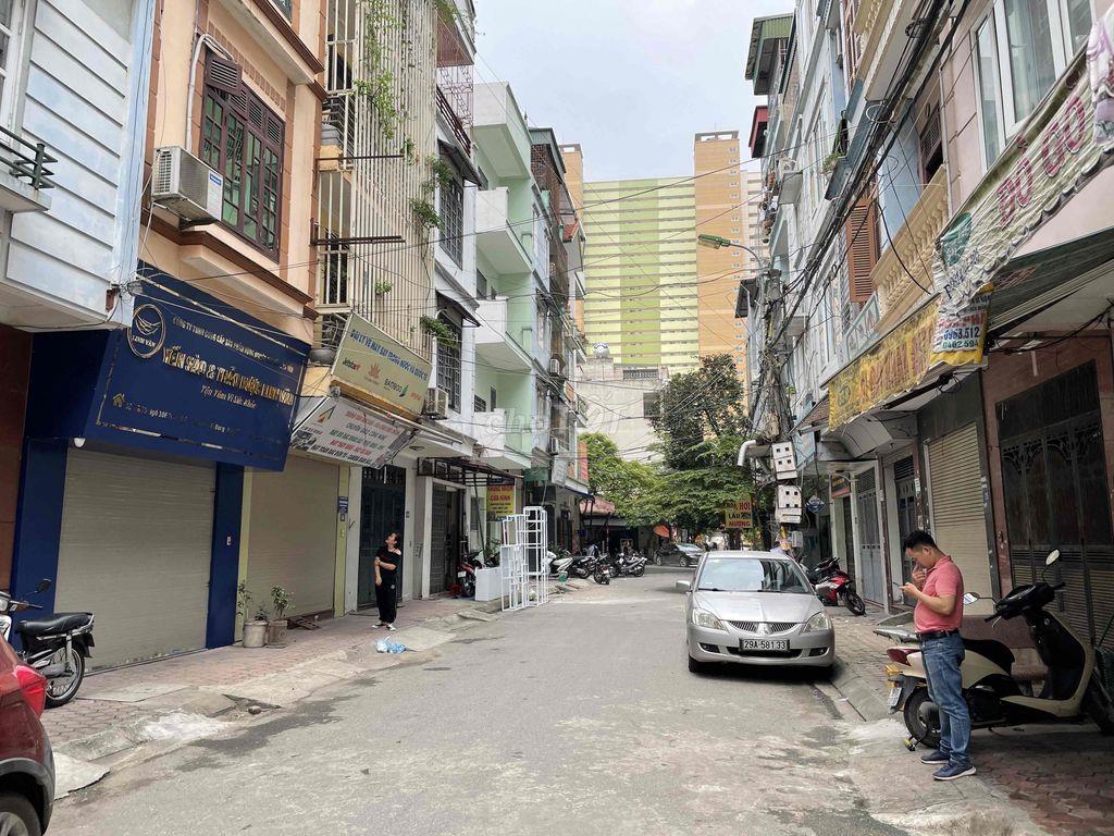 Toà văn phòng 5 tầng đường to trung tâm full tiện ích