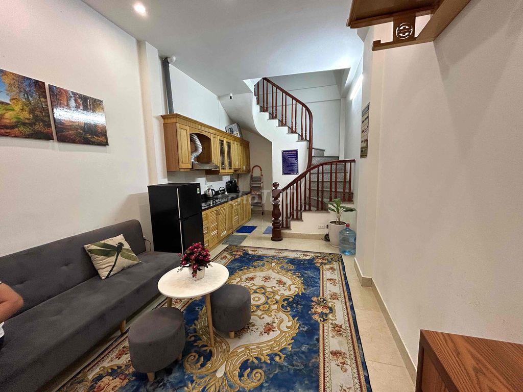 Toà văn phòng 5 tầng đường to trung tâm full tiện ích