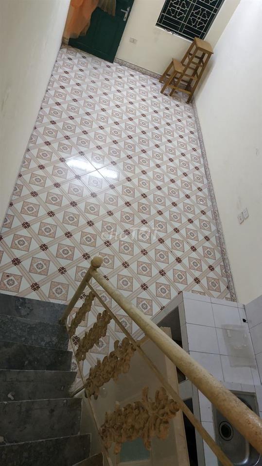 Nhà riêng 2 tầng, có sân chung rộng, gần trung tâm