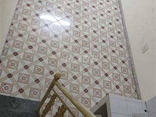 Nhà riêng 2 tầng, có sân chung rộng, gần trung tâm