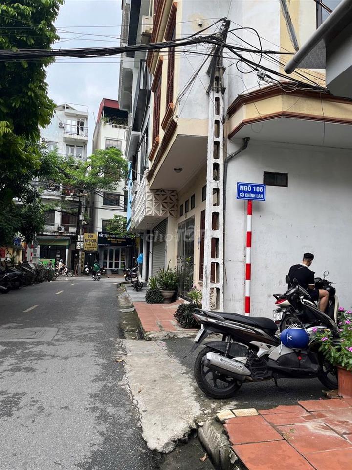 Hàng giảm giá liên tục