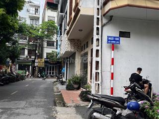 Hàng giảm giá liên tục