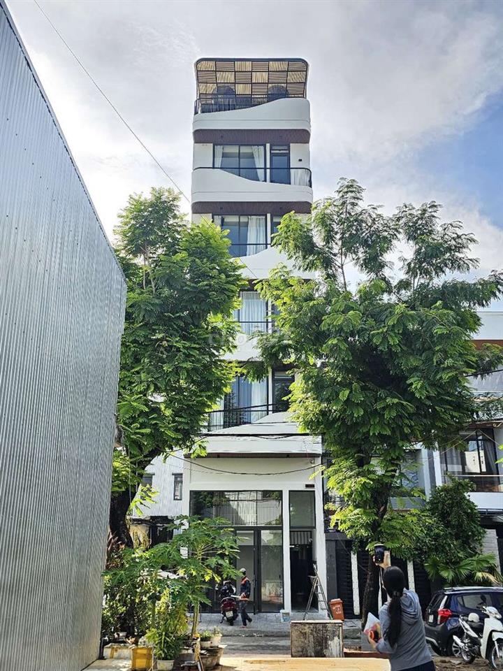Mặt tiền Phùng Chí Kiên