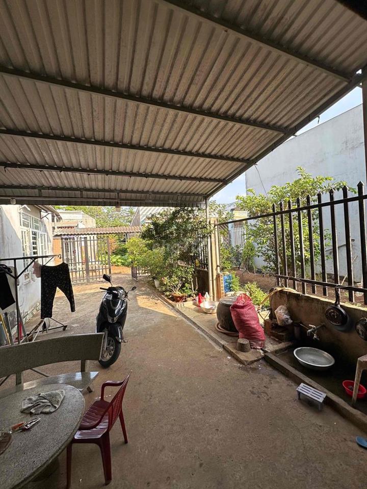 Nhà Tây Hoà