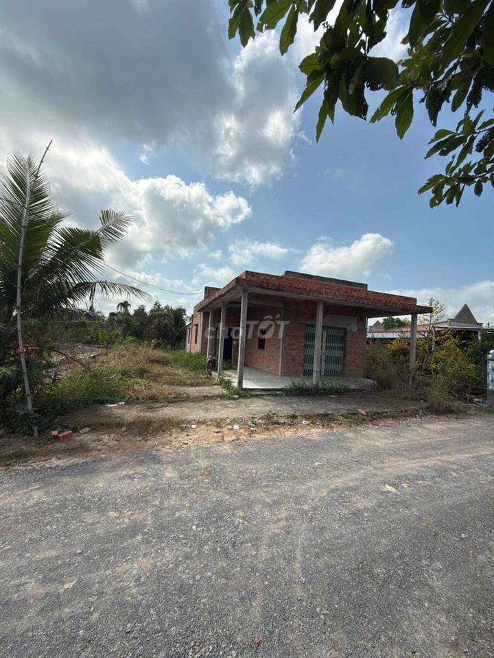 Em cần bán đất Long An, Đức Huệ đã xây sẵn 200m2 nhà