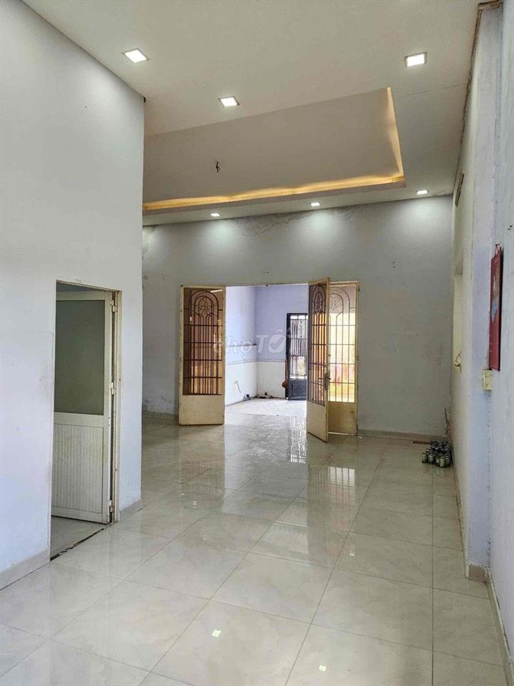 Bán đất ở kèm nhà cấp 4 - Bến Lức, Long An cũ