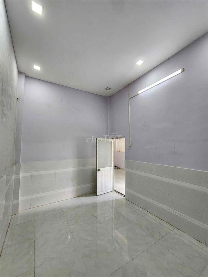 Bán đất ở kèm nhà cấp 4 - Bến Lức, Long An cũ