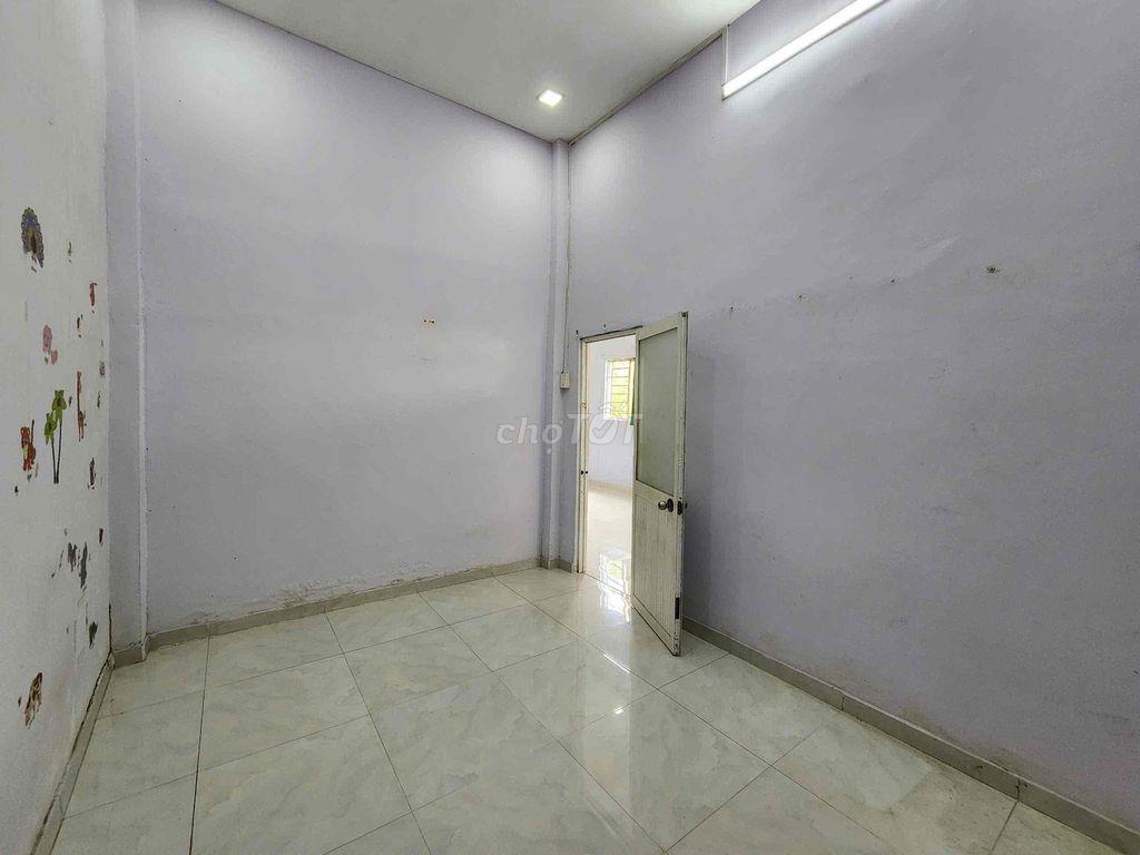 Bán đất ở kèm nhà cấp 4 - Bến Lức, Long An cũ