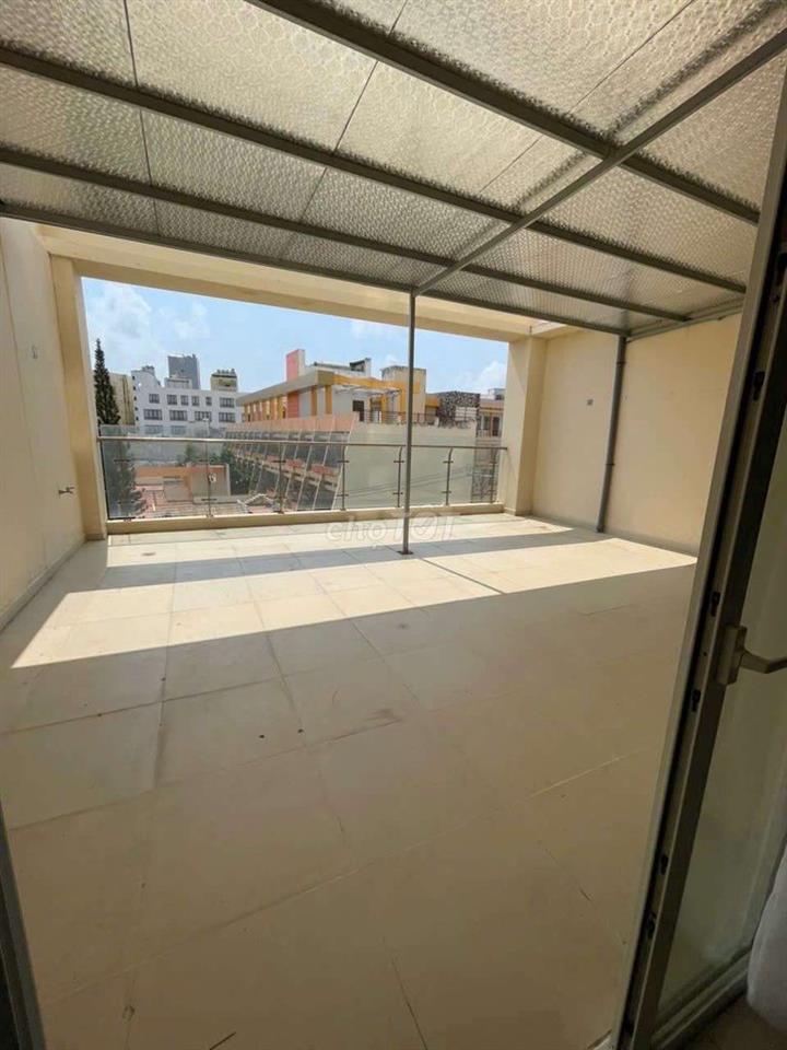 Bán nhanh căn hộ biển 2pn có sân vườn đang cho thuê