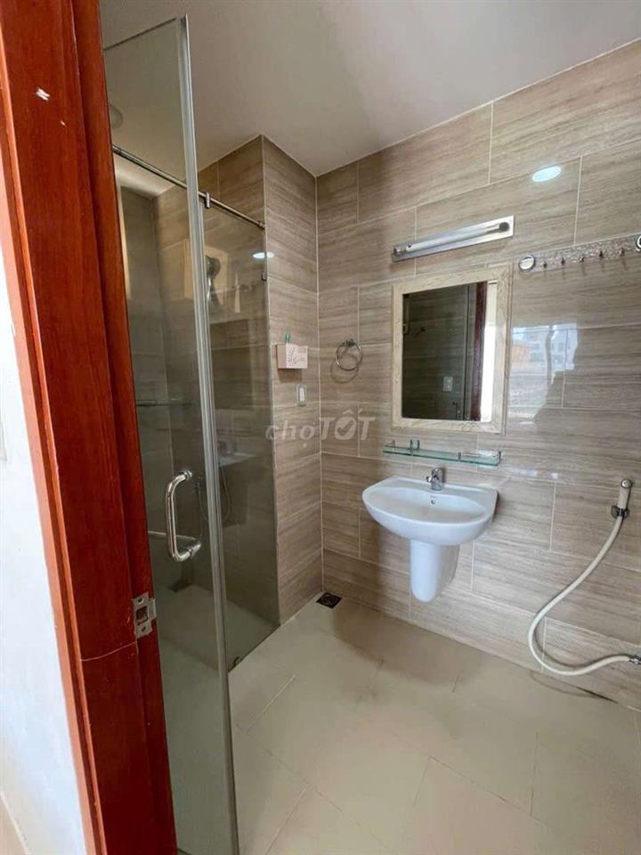 Bán nhanh căn hộ biển 2pn có sân vườn đang cho thuê