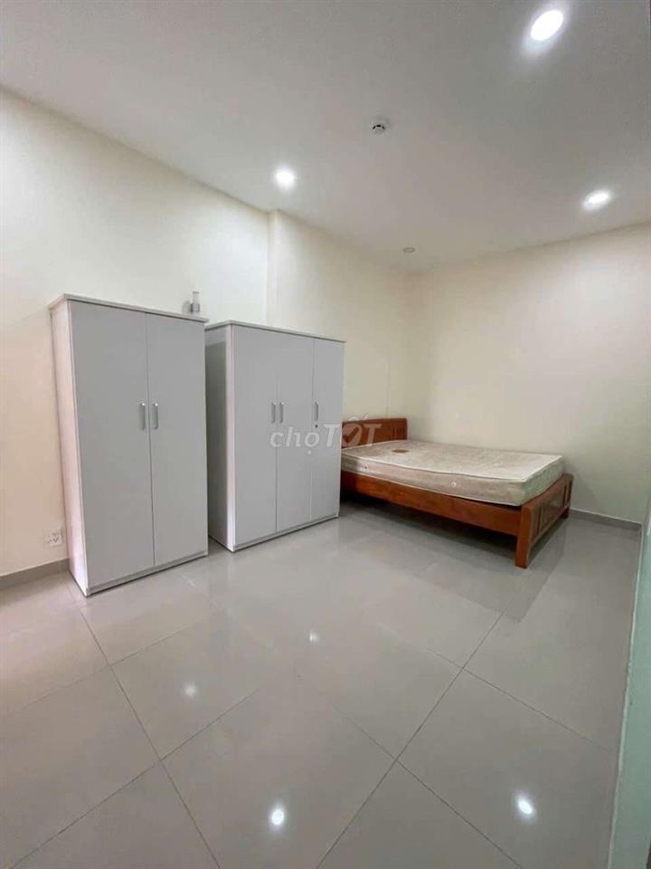 Bán nhanh căn hộ biển 2pn có sân vườn đang cho thuê