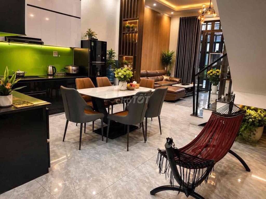 Nhà đã Hoàn Công tặng nội thất