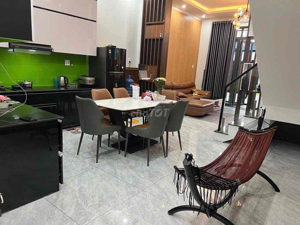 Nhà đã Hoàn Công tặng nội thất