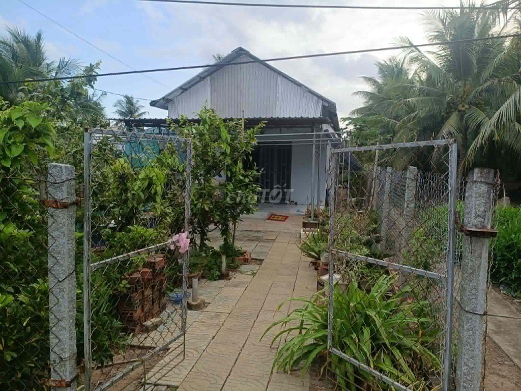 BÁN ĐẤT TẶNG NHÀ Ở ĐƯỜNG XÓM VÓ, THỊ TRẤN TIỂU CẦN, TRÀ VINH