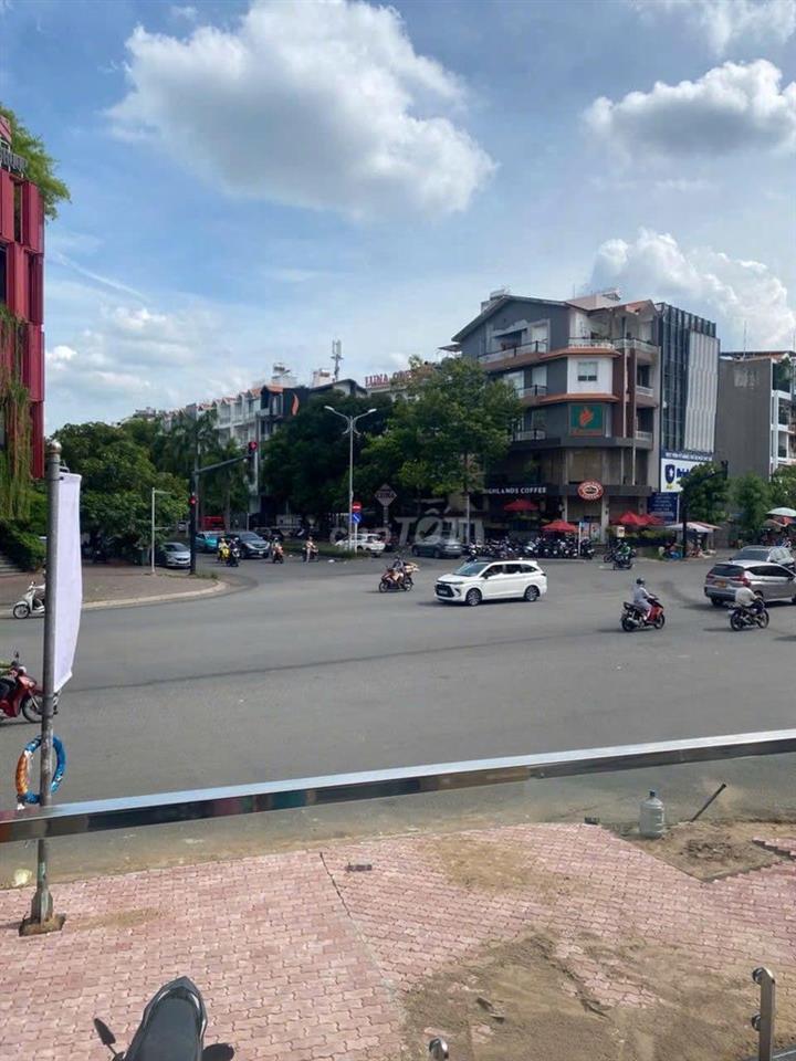 Cho thuê nhà đường 1 khu dân cư himlam Quận 7  DT 20m x 20m