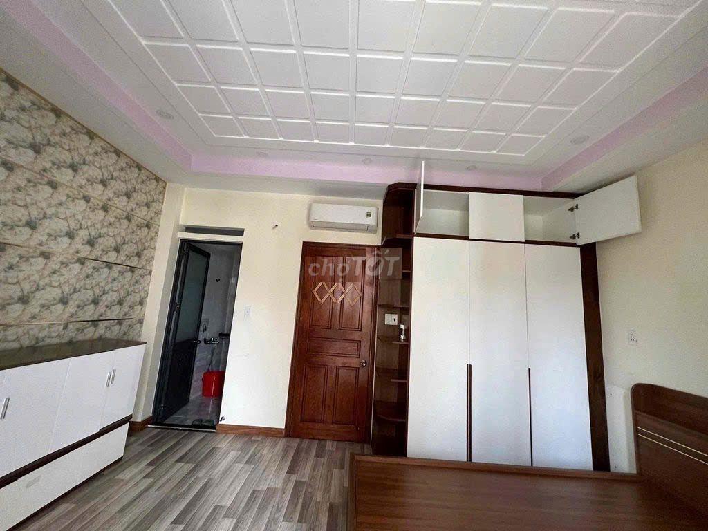 Cho thuê nhà 3 lầu Fullnt đường huỳnh tấn phát Quận 7
