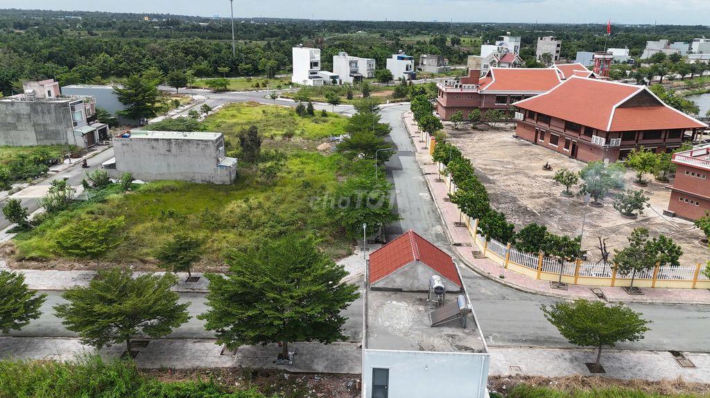 Cần Bán Nhanh Lô Đất Đối Diện Cổng Chính Nhà Hàng Hương Sen Khu Tân ĐÔ
