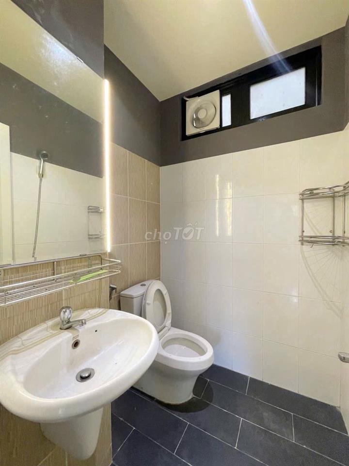 Cần 2 nam ở ghép phòng 22mv, thoáng, chỗ để xe máy