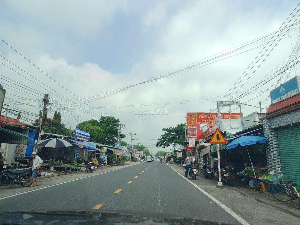 Bán đất 1 xẹt QL13 mặt tiền Kinh Doanh tốt. Ngay Cty trường học.