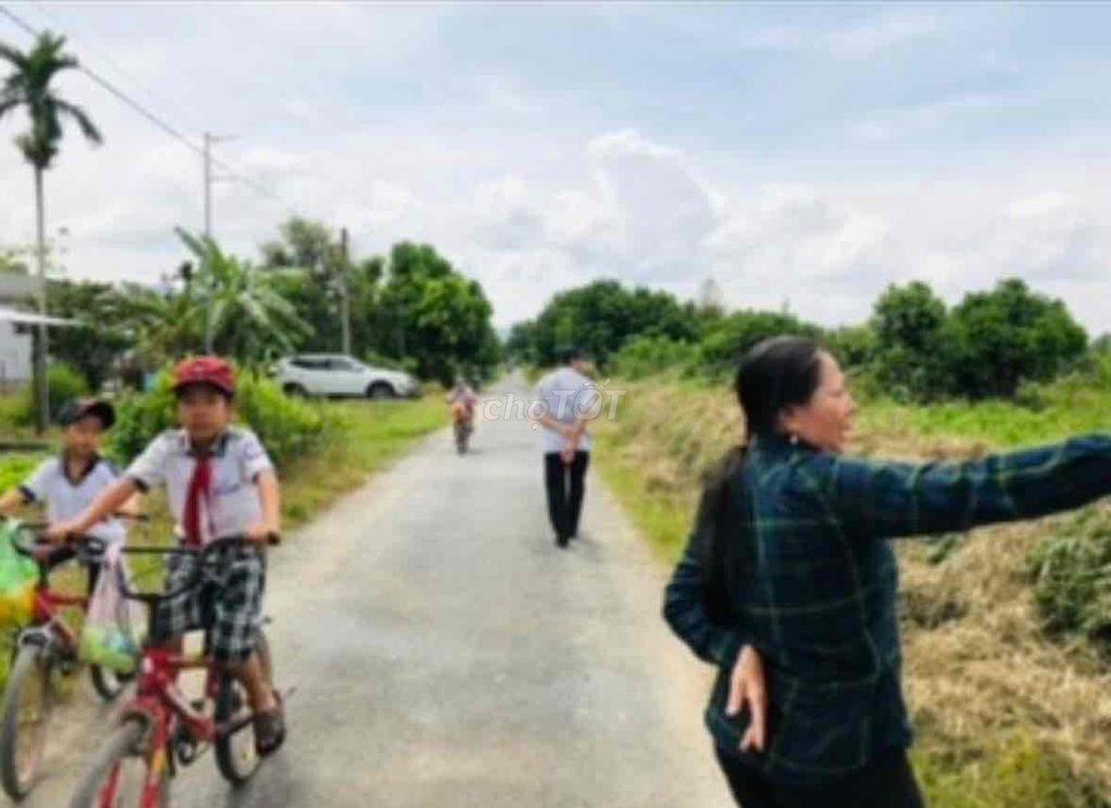 Đất mặt tiền nhựa xe ô tô vi vu, gần hồ Đạ Tẻh