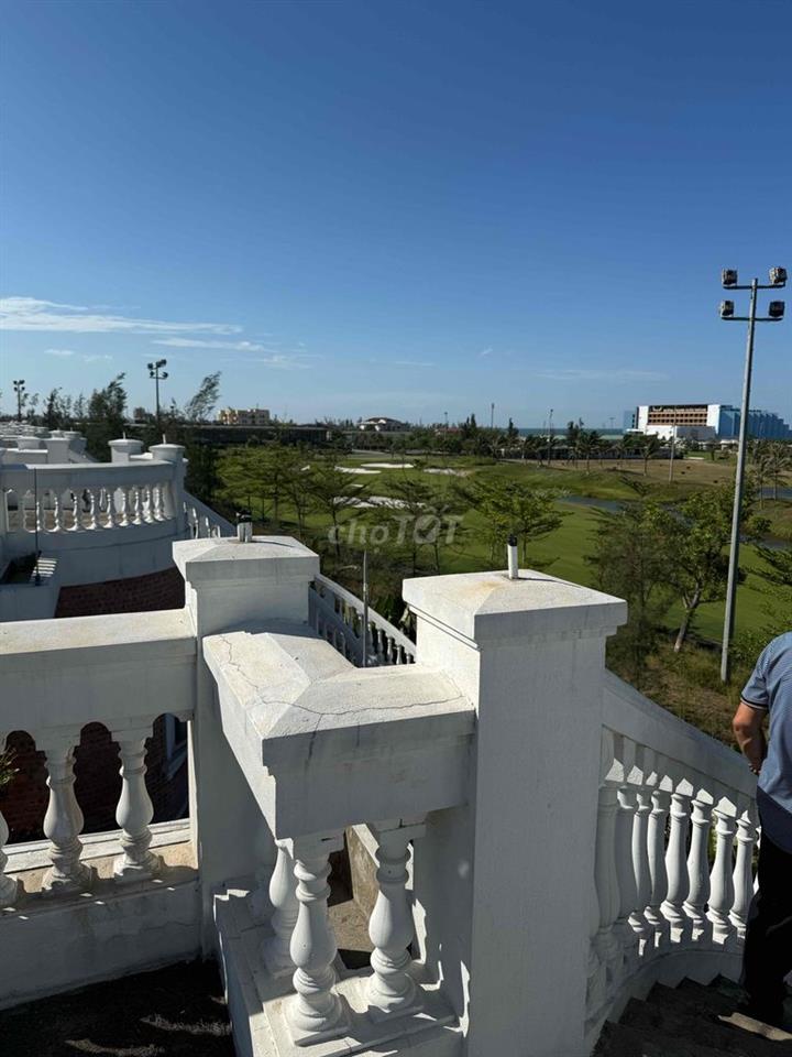 Chính chủ bán Villa biển 2 tầng view sân golf & biển