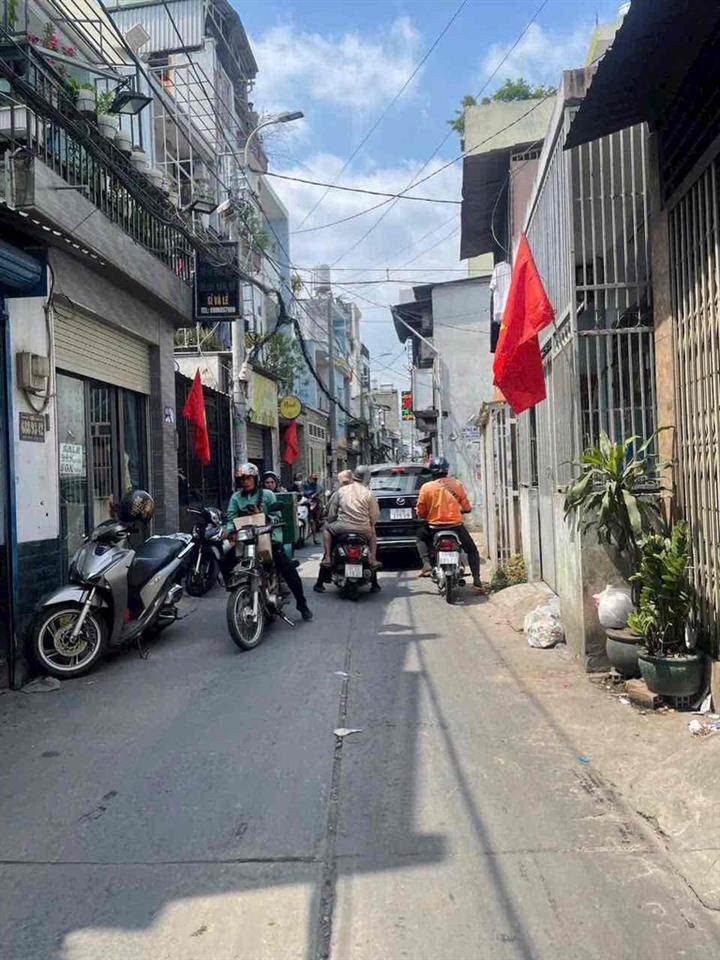 bán nhà chính chủ: lh: ***