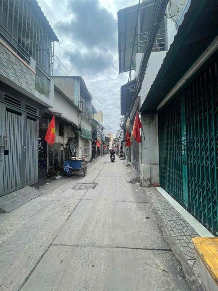 bán nhà chính chủ: lh: ***