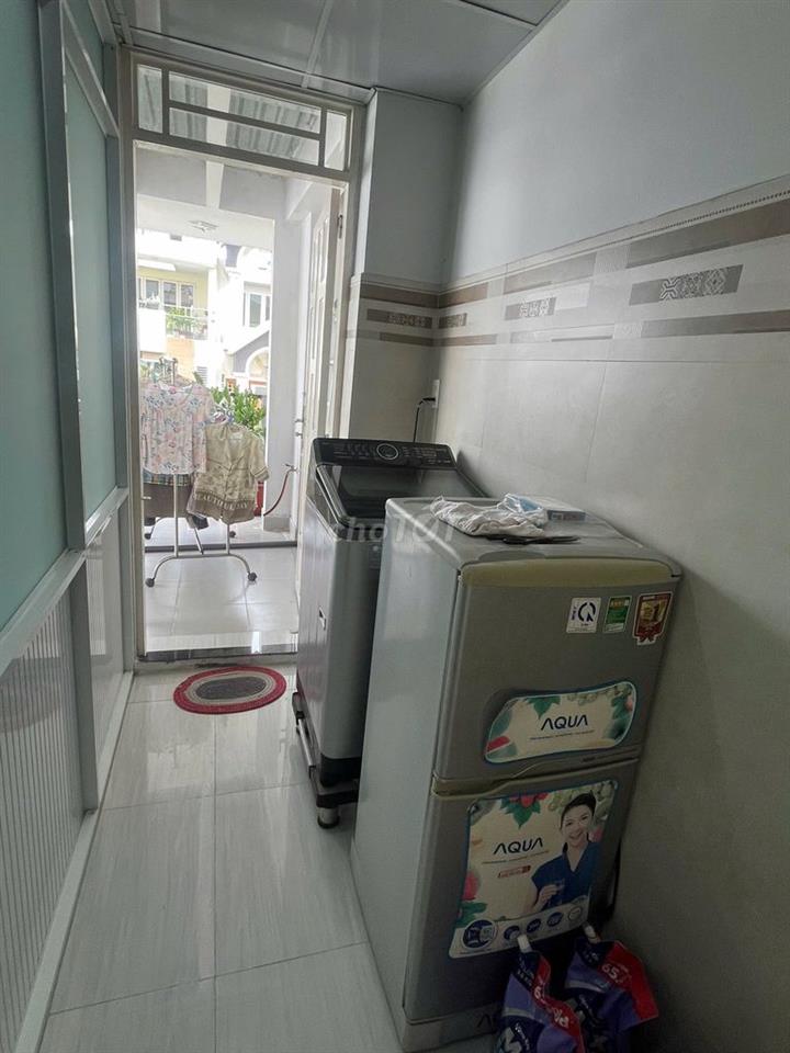 Nhà 4 tầng 4x11m full nội thất đường Trần bá giao,có sổ Hồng,chính chủ