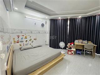 Nhà 4 tầng 4x11m full nội thất đường Trần bá giao,có sổ Hồng,chính chủ