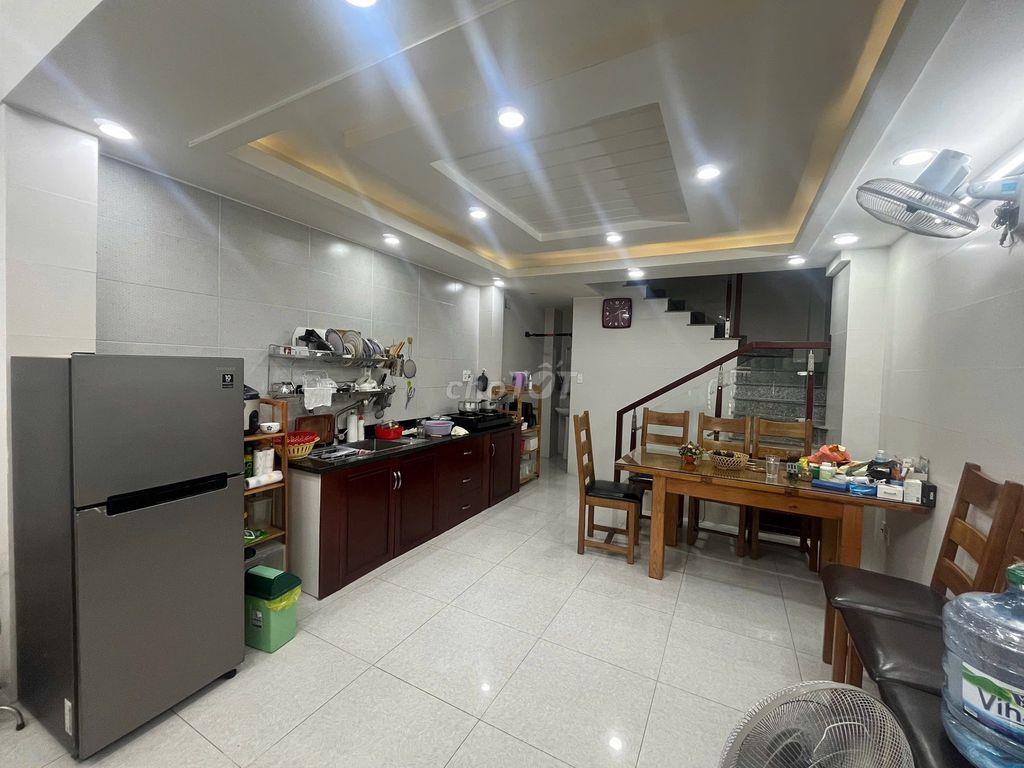 Nhà 4 tầng 4x11m full nội thất đường Trần bá giao,có sổ Hồng,chính chủ