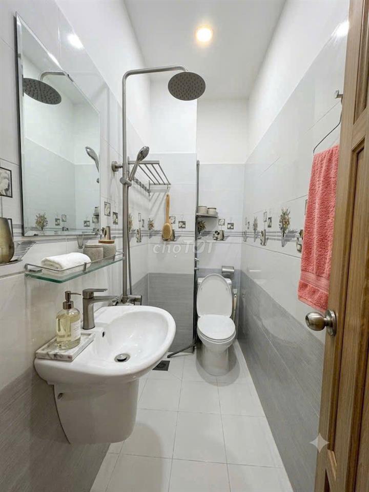 Nhà 4 tầng 4x11m full nội thất đường Trần bá giao,có sổ Hồng,chính chủ