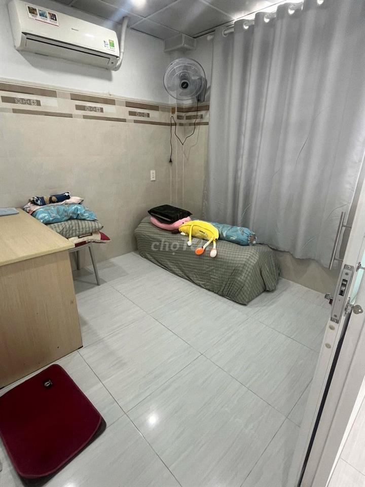 Nhà 4 tầng 4x11m full nội thất đường Trần bá giao,có sổ Hồng,chính chủ