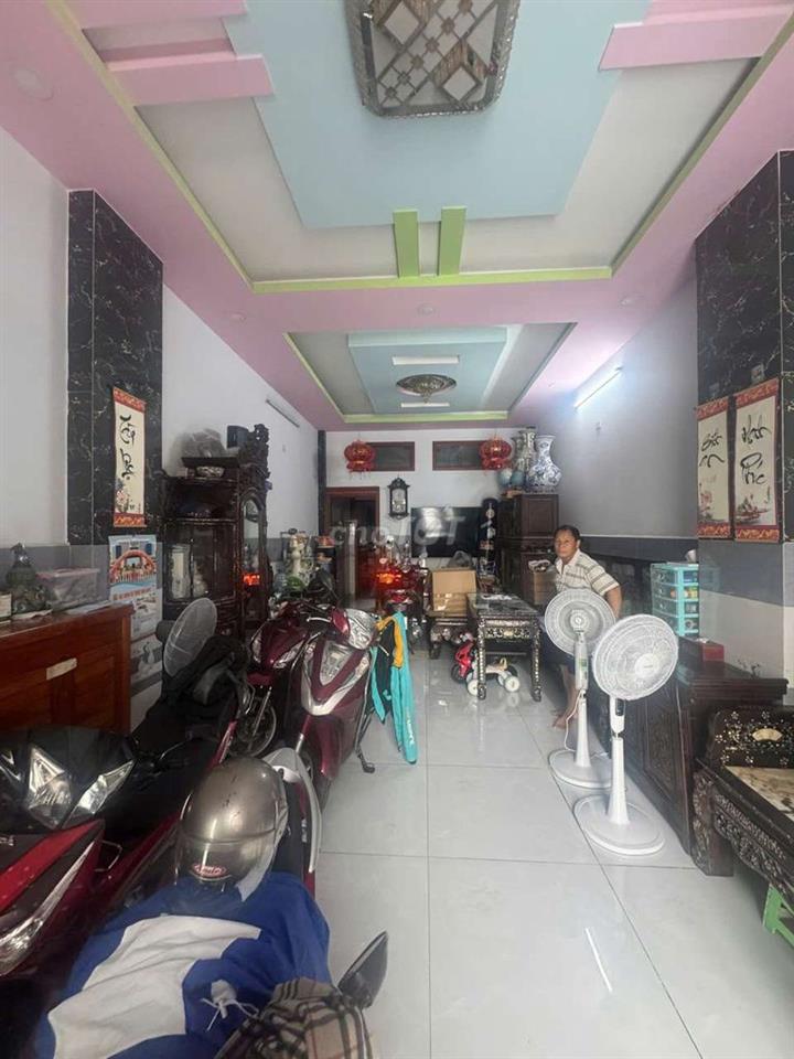 Nhà mặt tiền quốc lộ 22, đang mở đường 