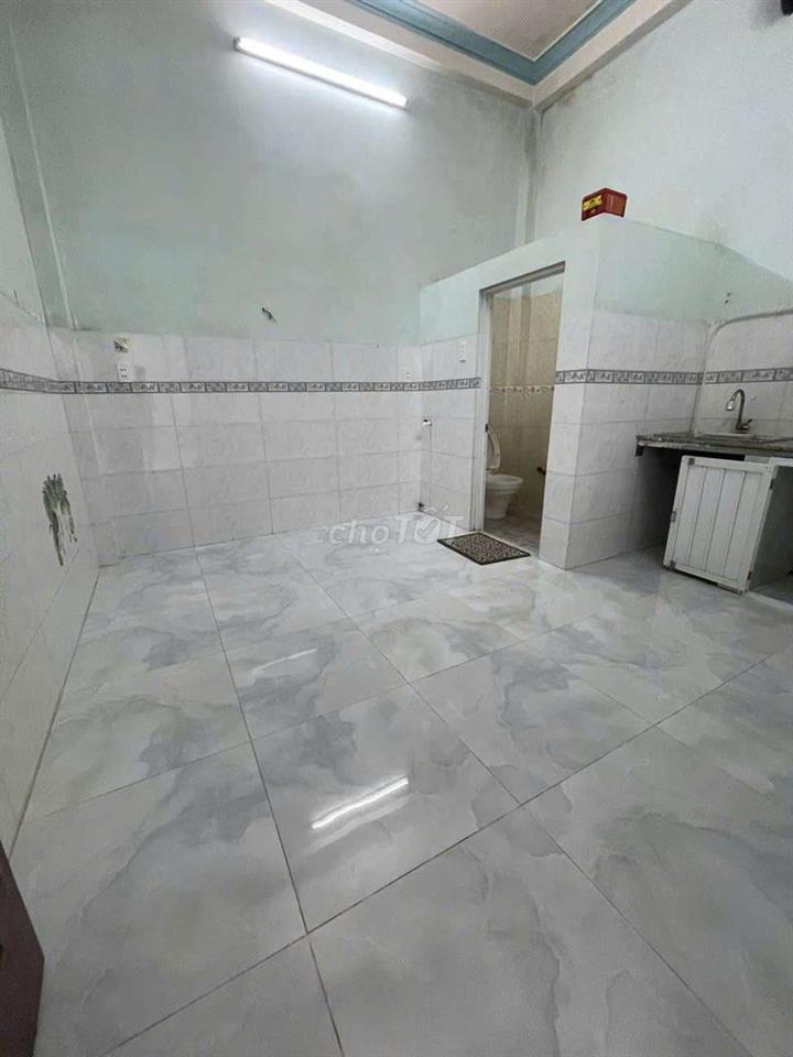 cho thê phòng trọ,có máy lạnh ,đông hưng thuận 17