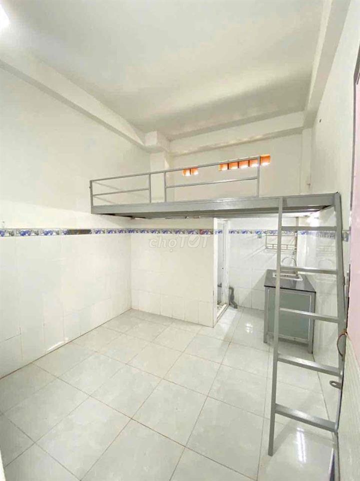 An ninh sạch sẽ , rộng rãi thoáng mát , ngay đh vhiến và công thương