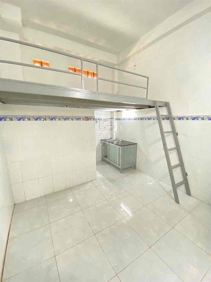 An ninh sạch sẽ , rộng rãi thoáng mát , ngay đh vhiến và công thương