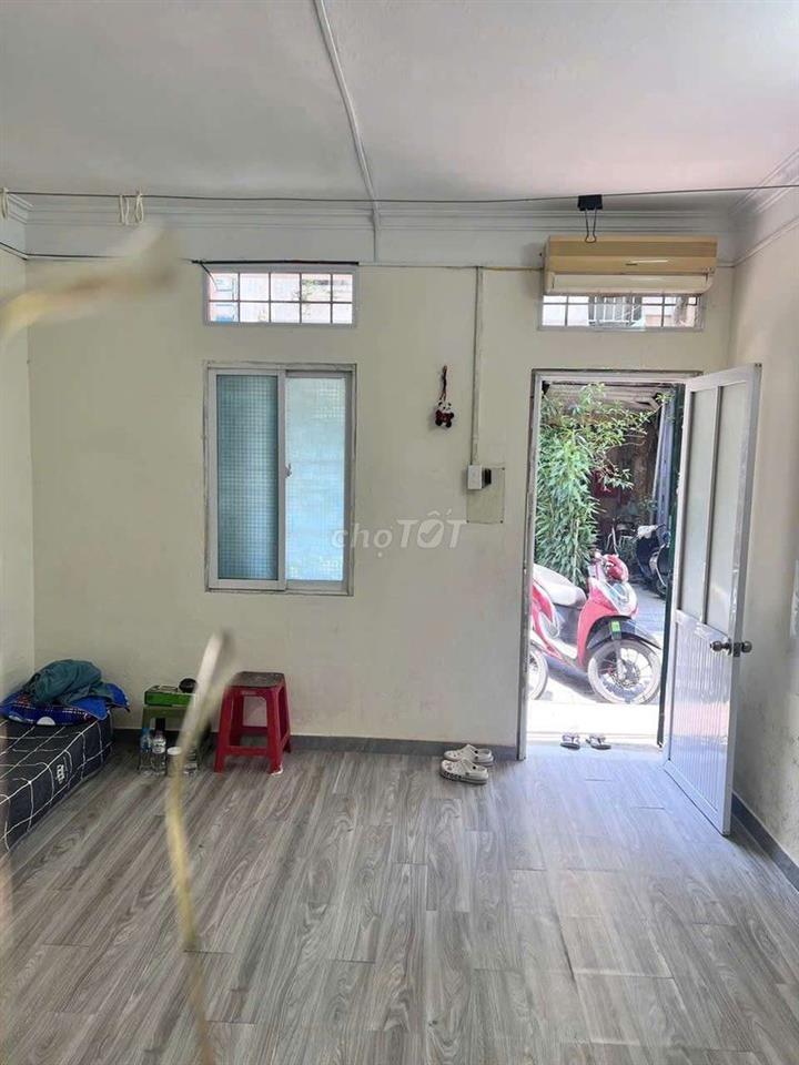 Nhà tập thể tầng 1 Khu Hồng Hà 190 Lò Đúc