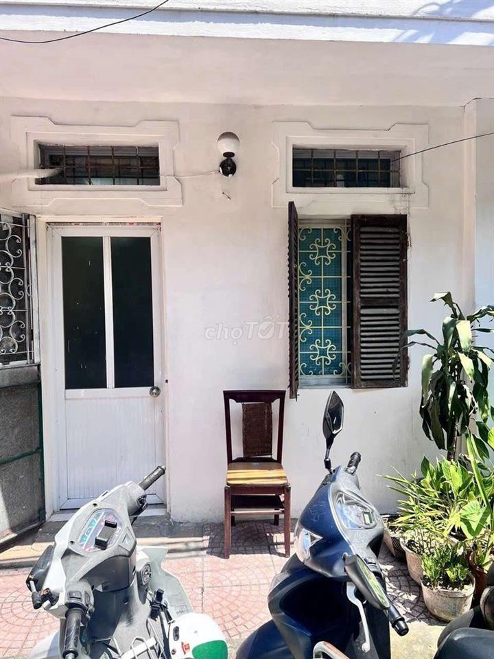 Nhà tập thể tầng 1 Khu Hồng Hà 190 Lò Đúc